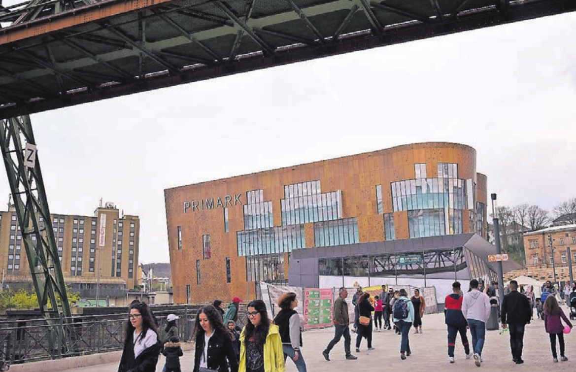Die Laufkundschaft soll vom Primark-Gebäude zum Flanieren und Einkaufen in die Innenstadt geholt werden. Die Laufkundschaft soll vom Primark-Gebäude zum Flanieren und Einkaufen in die Innenstadt geholt werden.