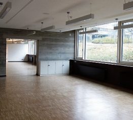 Auch das große Lehrerzimmer erstrahlt in neuem Glanz. Auch das große Lehrerzimmer erstrahlt in neuem Glanz.