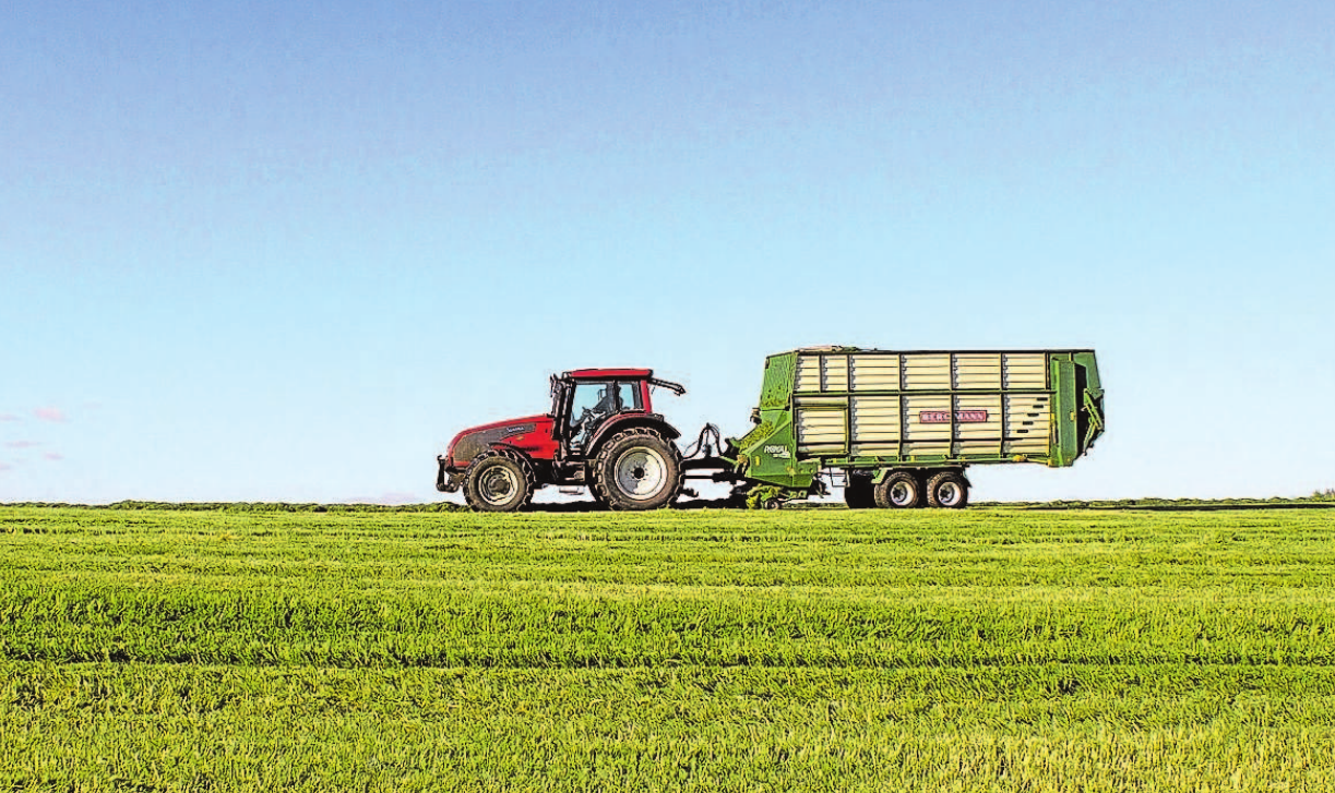 Traktoren sind heutzutage nicht mehr aus einem landwirtschaftlichen Betrieb wegzudenken. Traktoren sind heutzutage nicht mehr aus einem landwirtschaftlichen Betrieb wegzudenken.