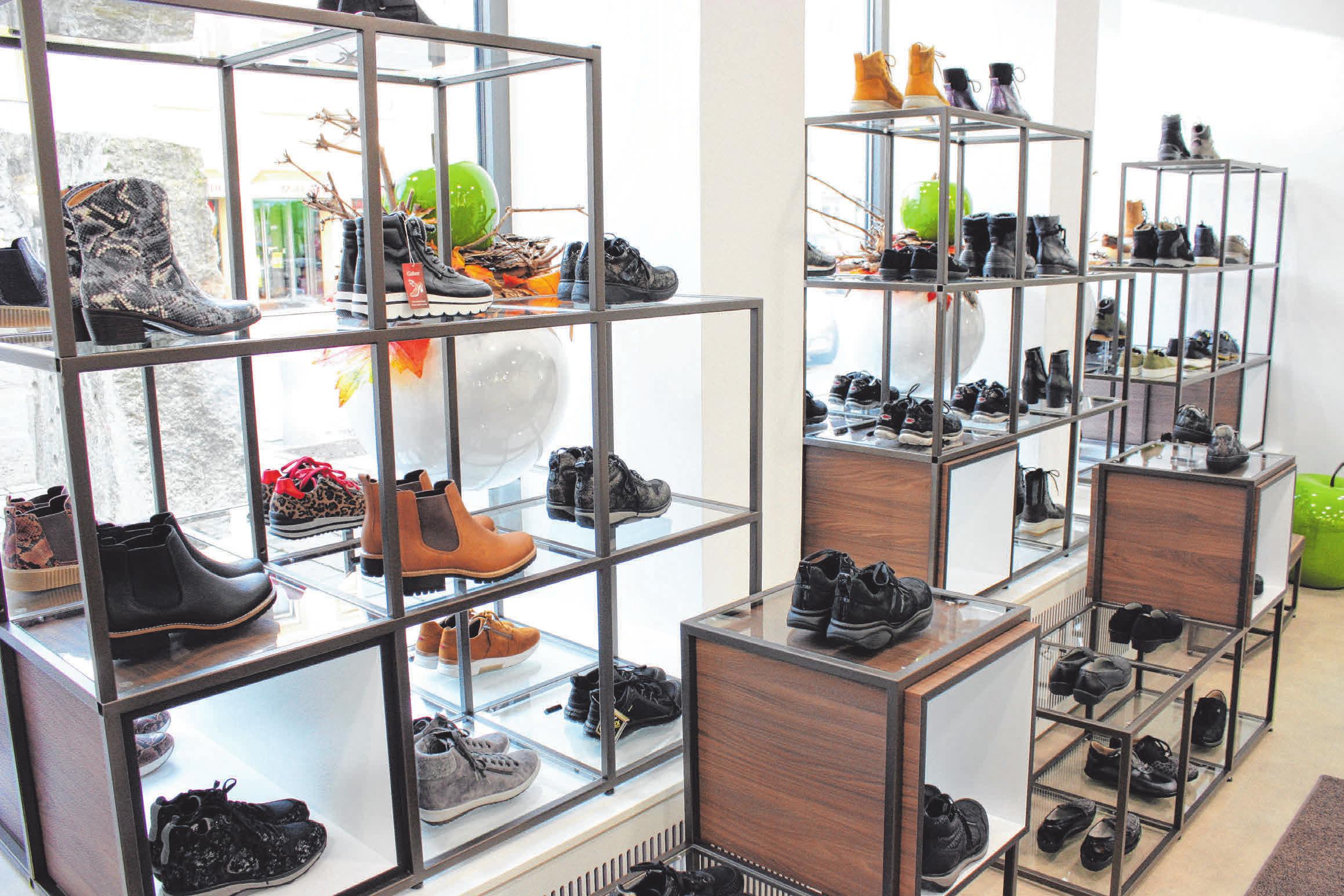 Bei Orthopädie-Schuhtechnik Böhm wird man sowohl bei Halbschuhen als auch bei Sportschuhen sowie Wander- und Winterstiefel namhafter Hersteller fündig. Bei Orthopädie-Schuhtechnik Böhm wird man sowohl bei Halbschuhen als auch bei Sportschuhen sowie Wander- und Winterstiefel namhafter Hersteller fündig.