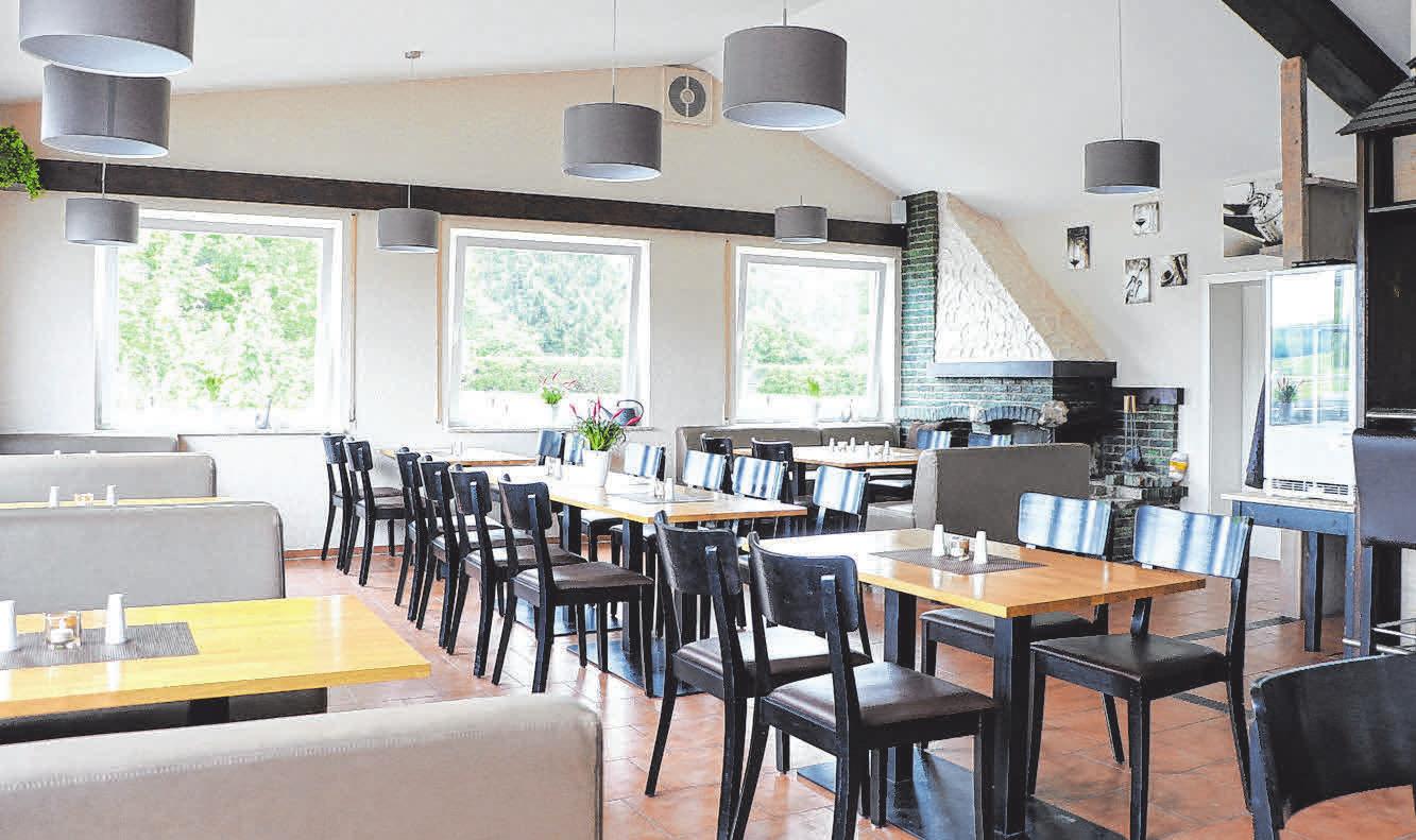 Im Innern des „Hangar Restaurants“ finden 50 Gäste Platz, draußen 80 weitere. Im Innern des „Hangar Restaurants“ finden 50 Gäste Platz, draußen 80 weitere.