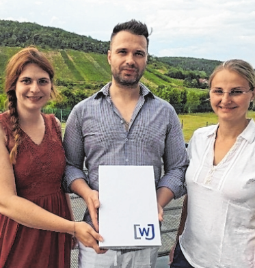 Vorstandsmitglieder Bernadette Köth und Barbara Gutmann mit Neumitglied Sebastian Bünner (Mitte). Vorstandsmitglieder Bernadette Köth und Barbara Gutmann mit Neumitglied Sebastian Bünner (Mitte).