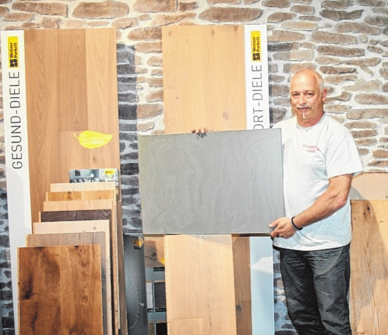 Bei Thomas Fehr findet der Kunde auf 400 Quadratmetern Ausstellungsfläche die „neuesten Trends in Sachen Boden“. FOTO: GABI SEL Bei Thomas Fehr findet der Kunde auf 400 Quadratmetern Ausstellungsfläche die „neuesten Trends in Sachen Boden“. FOTO: GABI SEL