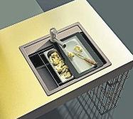 Kupfer, Gold oder Messing sind gefragt. Als Griff,Armatur oder Spüle machen sie stets Eindruck. Kupfer, Gold oder Messing sind gefragt. Als Griff,Armatur oder Spüle machen sie stets Eindruck.
