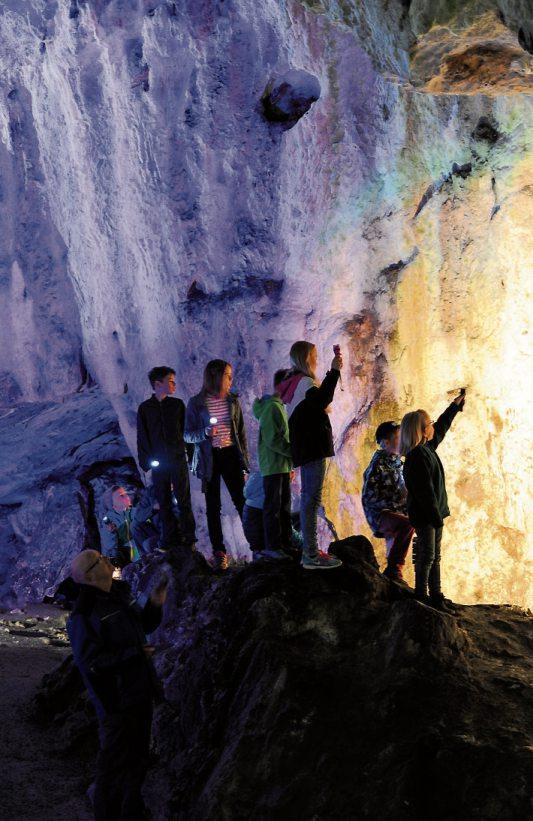 Für kleine Höhlenforscher gibt es eine Höhlenforscherkarte für alle Höhlen die zum UNESCO Geopark Schwäbische Alb gehören. Für kleine Höhlenforscher gibt es eine Höhlenforscherkarte für alle Höhlen die zum UNESCO Geopark Schwäbische Alb gehören.