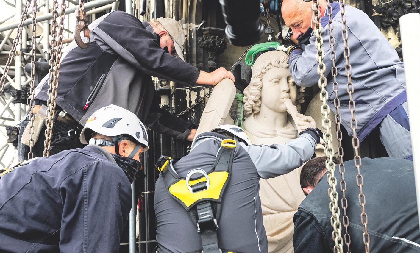 Traditionelles Handwerk verbindet sich mit modernster Technik, wenn Bauarbeiten in schwindelerregender Höhe stattfinden © Hohe Domkirche Köln, Dombauhütte; Foto: Jennifer Rumbach Traditionelles Handwerk verbindet sich mit modernster Technik, wenn Bauarbeiten in schwindelerregender Höhe stattfinden © Hohe Domkirche Köln, Dombauhütte; Foto: Jennifer Rumbach