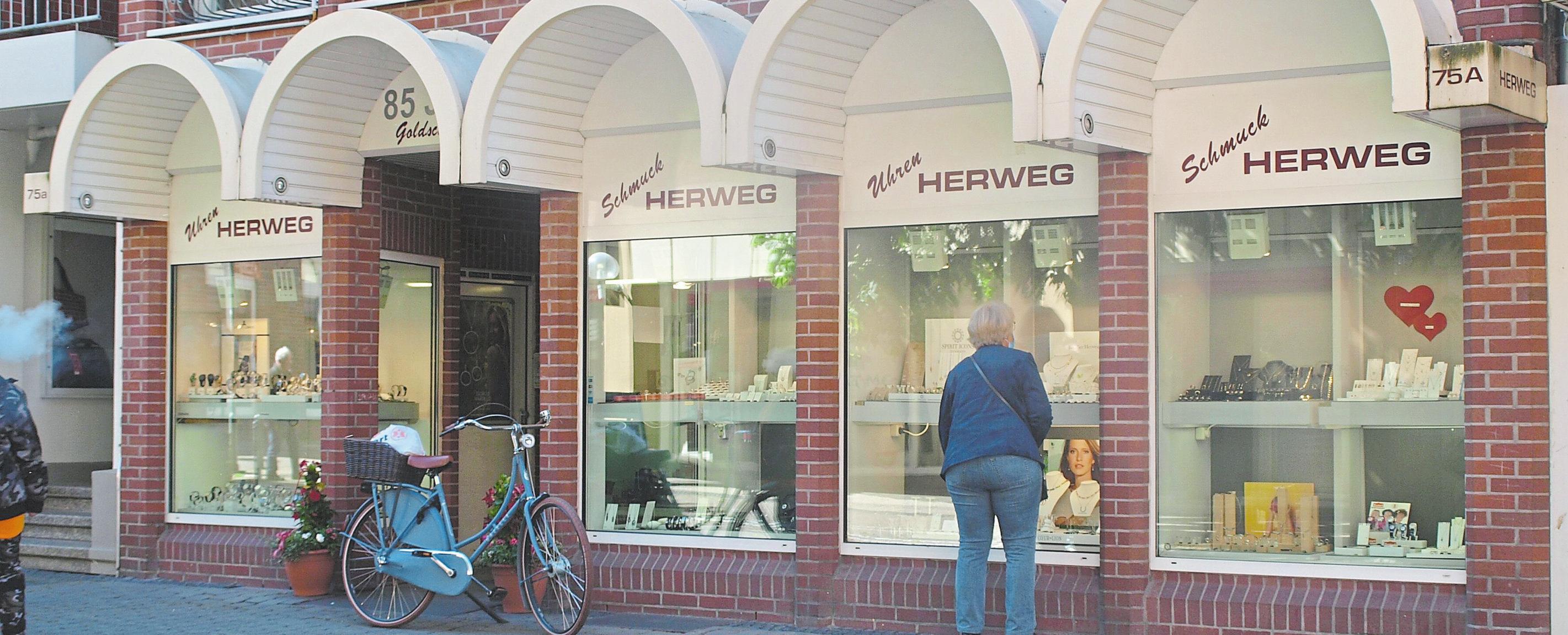 Der Schmuckverkauf bei Uhren Herweg läuft wieder. Der Schmuckverkauf bei Uhren Herweg läuft wieder.