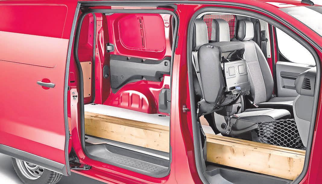 Zur Freude von Handwerkern: Viel Stauraum auch für großes Material – der Opel Vivaro Panel Van. Foto: Opel Automobile GmbH Zur Freude von Handwerkern: Viel Stauraum auch für großes Material – der Opel Vivaro Panel Van. Foto: Opel Automobile GmbH