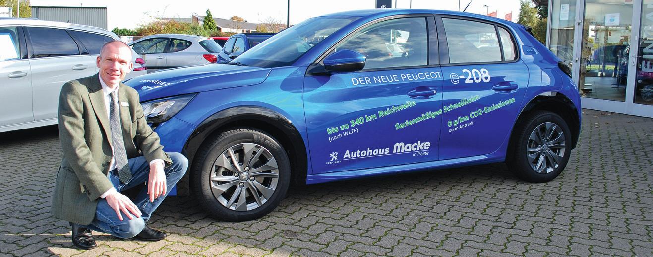 Probefahrt gewünscht? Im Autohaus Macke lädt Verkaufsberater Oliver Schulze dazu ein. © BIRTHE KUSSROLL-IHLE Probefahrt gewünscht? Im Autohaus Macke lädt Verkaufsberater Oliver Schulze dazu ein. © BIRTHE KUSSROLL-IHLE