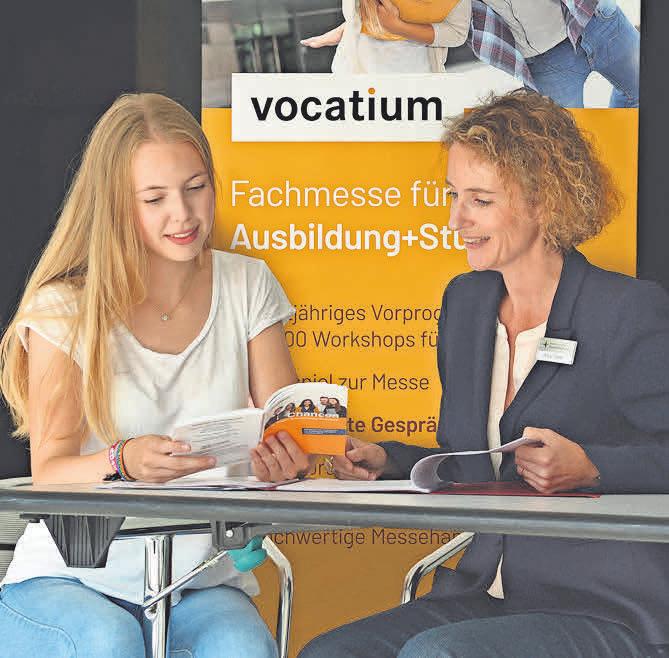 Das Handbuch zur Messe „Chancen in der Region Hannover“, in dem sich die Aussteller präsentieren, hilft bei der Vorbereitung auf die Messe. Das Handbuch zur Messe „Chancen in der Region Hannover“, in dem sich die Aussteller präsentieren, hilft bei der Vorbereitung auf die Messe.