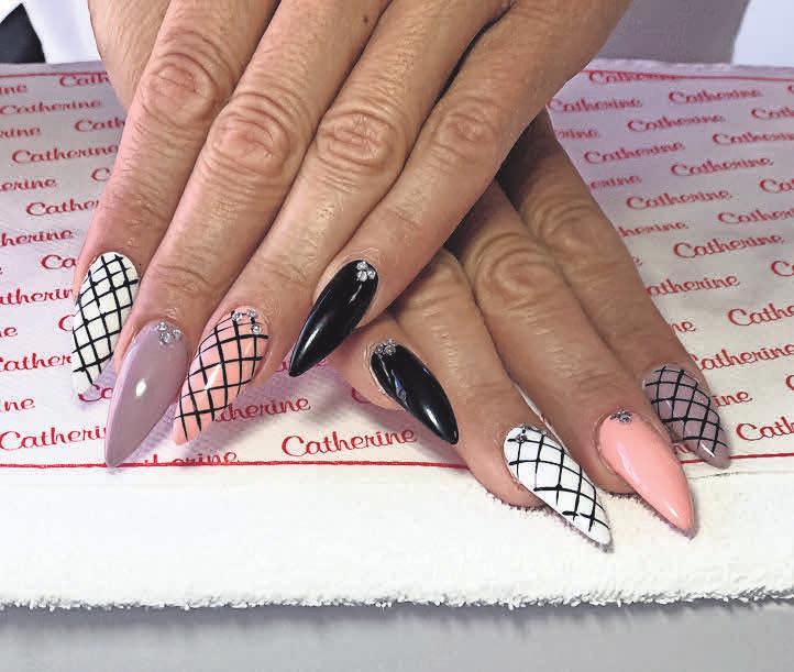 Für ihre kreativen Nageldesigns hat Monika Mroz internationale Preise gewonnen. Für ihre kreativen Nageldesigns hat Monika Mroz internationale Preise gewonnen.