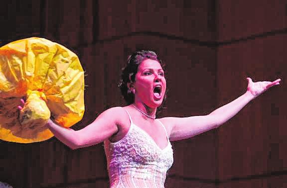 Eines der Glanzlichter in der BB-Geschichte: Anna Netrebkos exklusiver Auftritt im Rosengarten zum Stadtjubiläum 2007. BILD: PROSSWITZ Eines der Glanzlichter in der BB-Geschichte: Anna Netrebkos exklusiver Auftritt im Rosengarten zum Stadtjubiläum 2007. BILD: PROSSWITZ