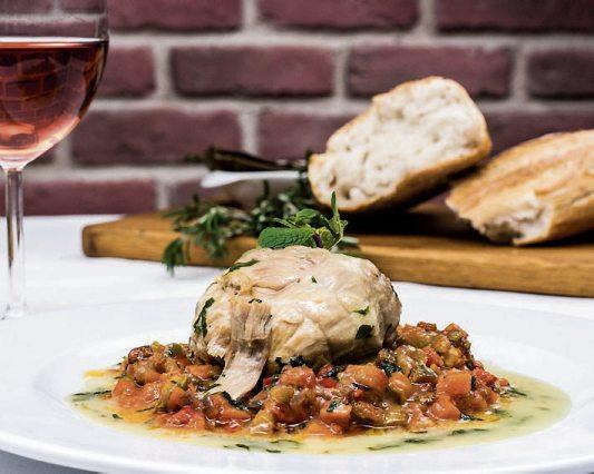 Ob Lamm oder Forelle: Zum Osterfest gehören kulinarische Genüsse einfach dazu. Bilder: Pixabay