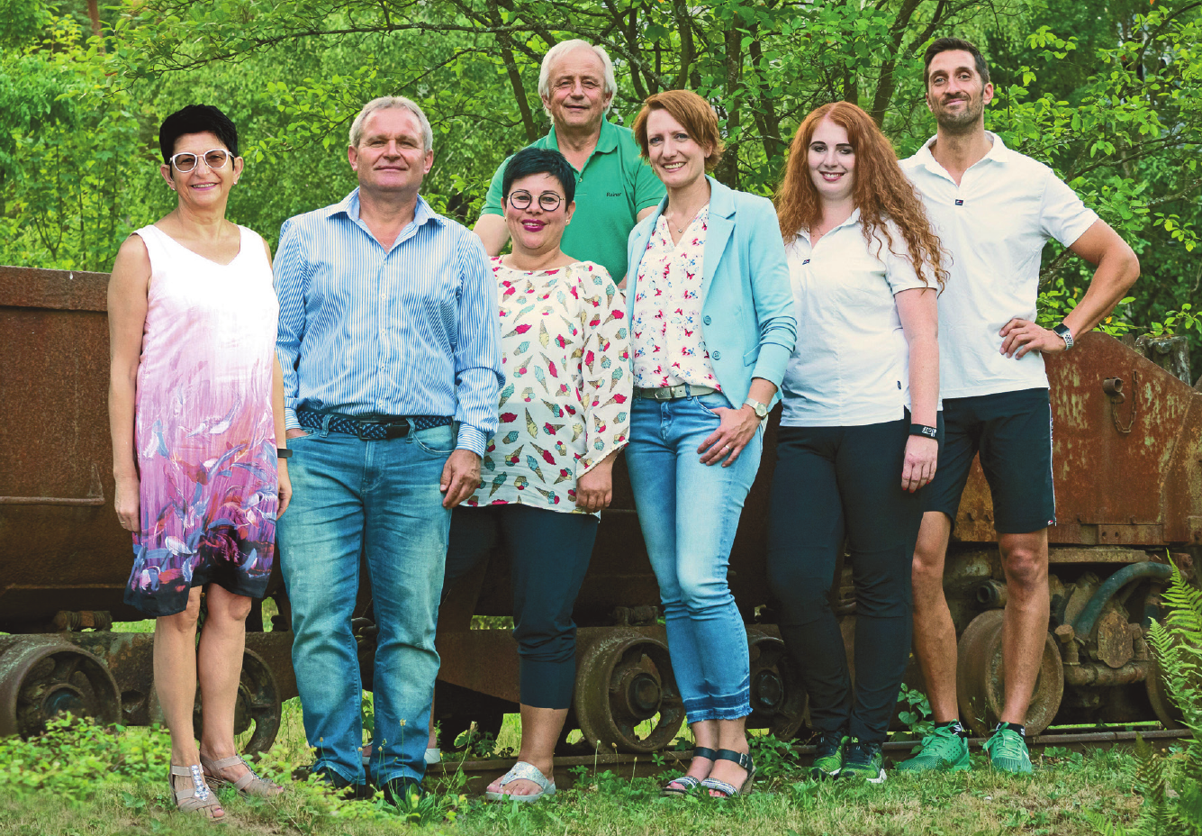 Martina Rebhan (Rebhan Küchenstudio/Elektrogeräte), Bernd und Elisabeth Baierlein (Tagespflege Elisabeth Baierlein), Rainer Engelhardt (Gärtnerei Engelhardt), Silke Meißner-Krause (Schuhe + Sport Krause), Stefanie Adam-Scharr und Sven Scharr (GZF Gesundheitszentrum Frankenwald) freuen sich auf Ihren Besuch am verkaufsoffenen Sonntag in Stockheim. Martina Rebhan (Rebhan Küchenstudio/Elektrogeräte), Bernd und Elisabeth Baierlein (Tagespflege Elisabeth Baierlein), Rainer Engelhardt (Gärtnerei Engelhardt), Silke Meißner-Krause (Schuhe + Sport Krause), Stefanie Adam-Scharr und Sven Scharr (GZF Gesundheitszentrum Frankenwald) freuen sich auf Ihren Besuch am verkaufsoffenen Sonntag in Stockheim.