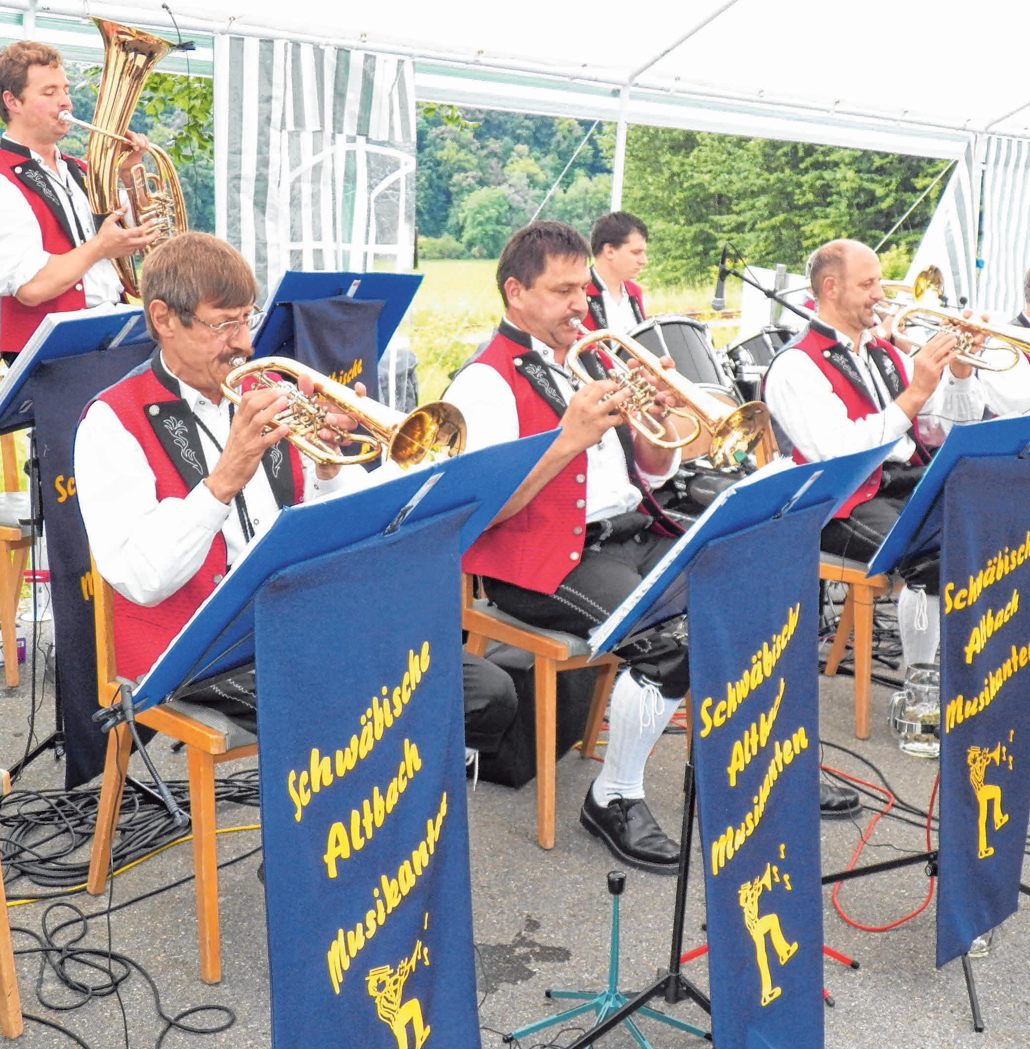Die Schwäbischen Altbachmusikanten aus Pflummern spielen am Samstag. FOTO: TOBIAS GÖTZ Die Schwäbischen Altbachmusikanten aus Pflummern spielen am Samstag. FOTO: TOBIAS GÖTZ