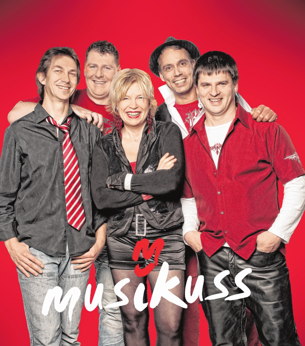 Voll die Party – das verspricht die bayerische Band „Musikuss“ am ersten Festwochen-Samstag. FOTO: STEFAN GEISENFELDER Voll die Party – das verspricht die bayerische Band „Musikuss“ am ersten Festwochen-Samstag. FOTO: STEFAN GEISENFELDER