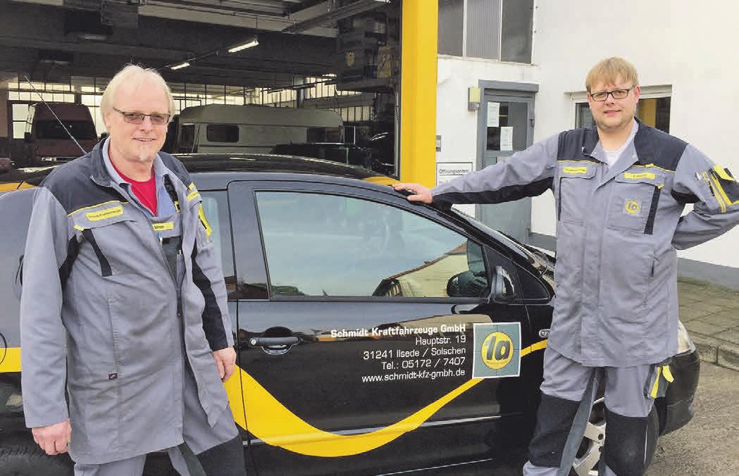Joachim Schmidt (links) und Sohn Robert sorgen für Sicherheit rund ums Auto. Foto: Archiv Joachim Schmidt (links) und Sohn Robert sorgen für Sicherheit rund ums Auto. Foto: Archiv