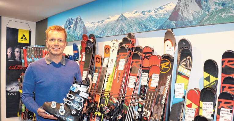 Maßgeschneiderte Skischuhe gibt es bei Sport Grimm - Thomas Grimm und sein Team berät Sie gerne. FOTO: LAN Maßgeschneiderte Skischuhe gibt es bei Sport Grimm - Thomas Grimm und sein Team berät Sie gerne. FOTO: LAN