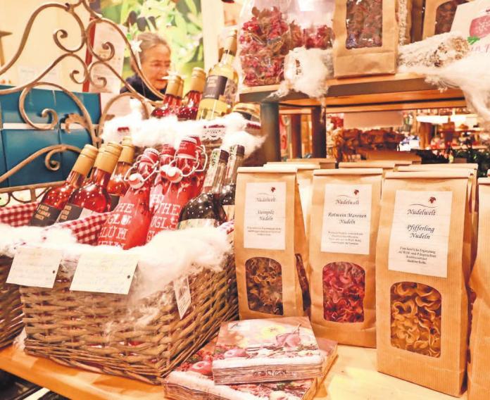Genussvoll stimmt am nächsten Sonnabend mit Pflaumen-Rum-Punsch auf den Advent ein. Genussvoll stimmt am nächsten Sonnabend mit Pflaumen-Rum-Punsch auf den Advent ein.