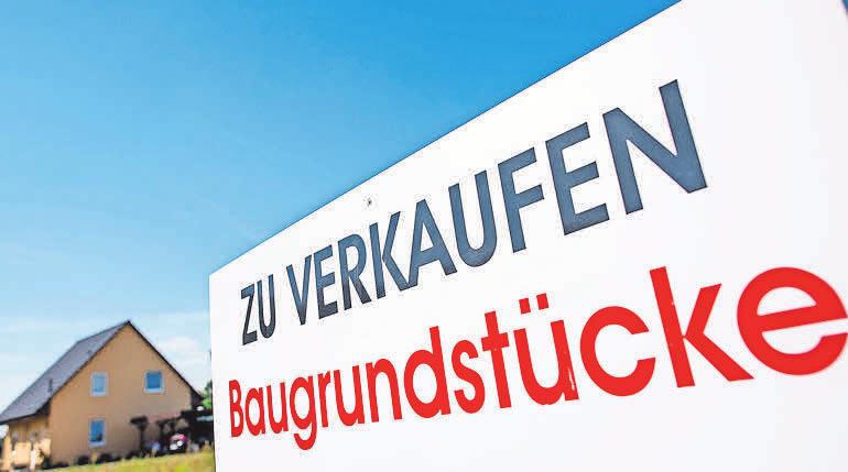 Niedrige Zinsen machen Bauen attraktiv – eine solide Finanzierung sollte deshalb aber nicht vergessen werden. FOTO: DPA Niedrige Zinsen machen Bauen attraktiv – eine solide Finanzierung sollte deshalb aber nicht vergessen werden. FOTO: DPA