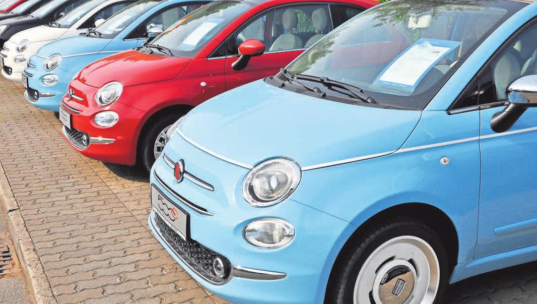 Der Fiat 500 ist in allen Modellvarianten eine Erfolgsgeschichte. Der Fiat 500 ist in allen Modellvarianten eine Erfolgsgeschichte.