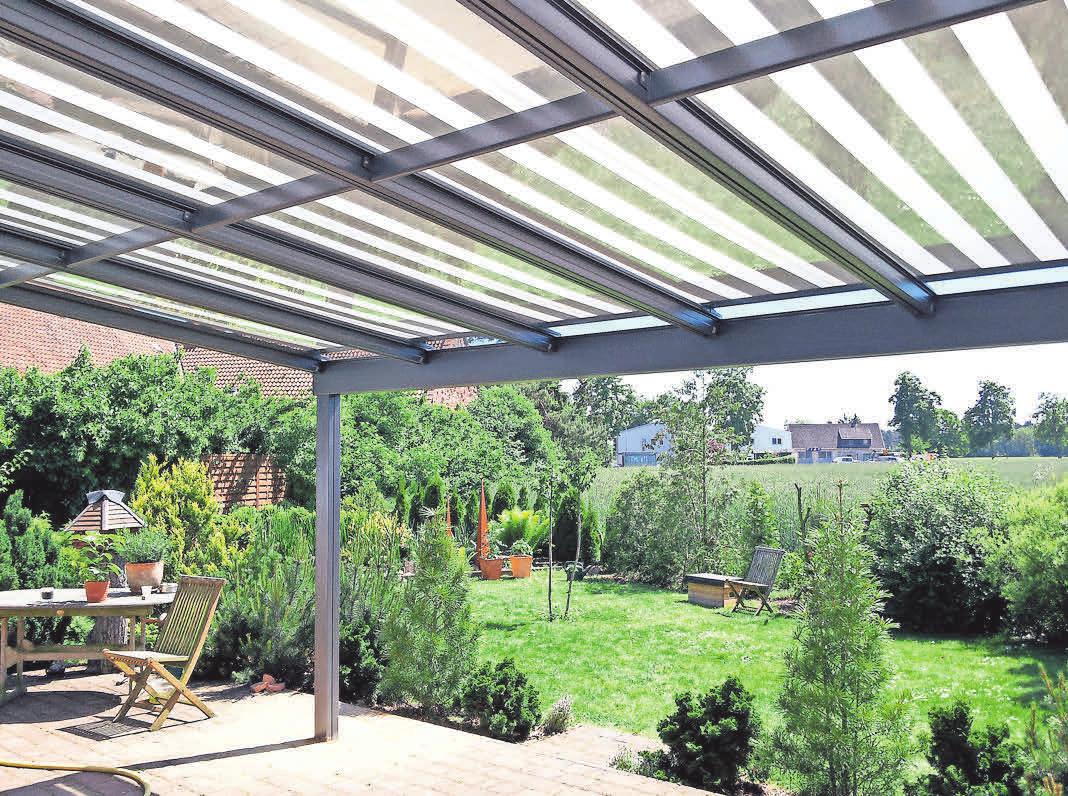 Das System Terrado von Klaiber bringt Schatten auf die hochsommerliche Terrasse. Das System Terrado von Klaiber bringt Schatten auf die hochsommerliche Terrasse.