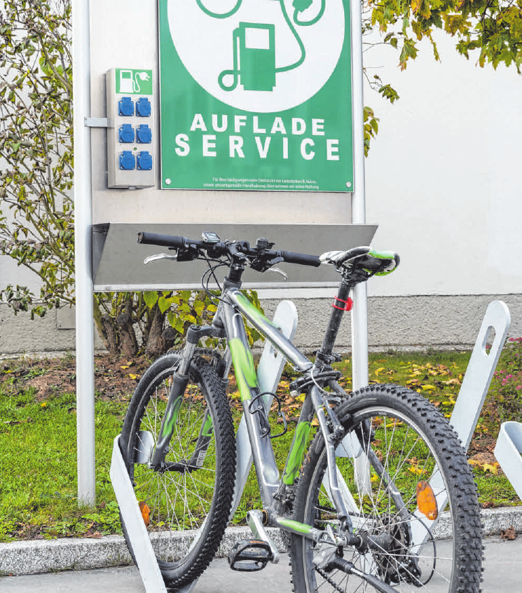 Im Bild ist eine Stromtankstelle, damit die Akkus und Ladegeräte wieder aufgeladen werden können. FOTO: ALFRED HOFER Im Bild ist eine Stromtankstelle, damit die Akkus und Ladegeräte wieder aufgeladen werden können. FOTO: ALFRED HOFER