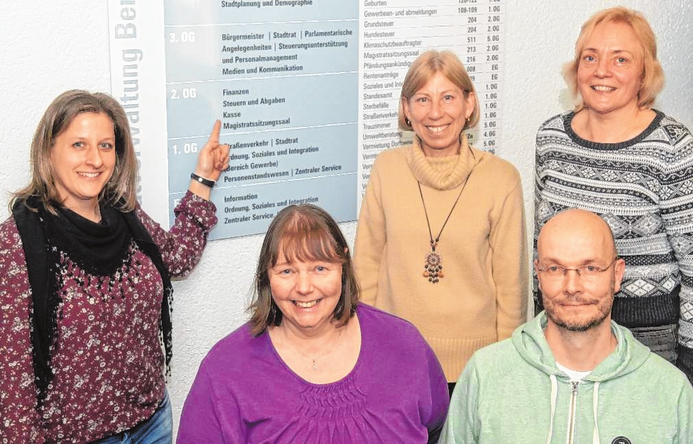 Teamleiterin Sonja Vörg und weitere Mitarbeiter der Stadtkasse (v.l.): Christa Geschwind, Gisela Schader, Christoph Schmitt und Christel Röhrig. | Bild: Thomas Neu Teamleiterin Sonja Vörg und weitere Mitarbeiter der Stadtkasse (v.l.): Christa Geschwind, Gisela Schader, Christoph Schmitt und Christel Röhrig. | Bild: Thomas Neu