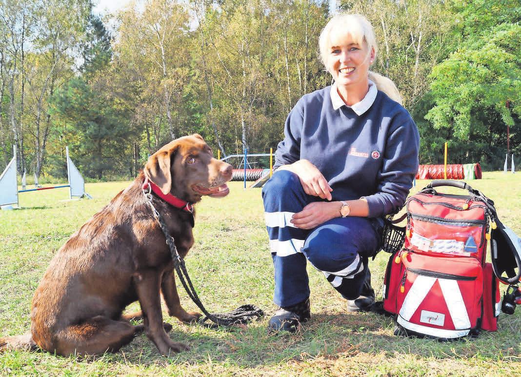 Kerstin Richter und ihre Hündin Antonia sind seit über fünf Jahren bei der Rettungshundestaffel aktiv. FOTO: IRIS KRÜGER Kerstin Richter und ihre Hündin Antonia sind seit über fünf Jahren bei der Rettungshundestaffel aktiv. FOTO: IRIS KRÜGER