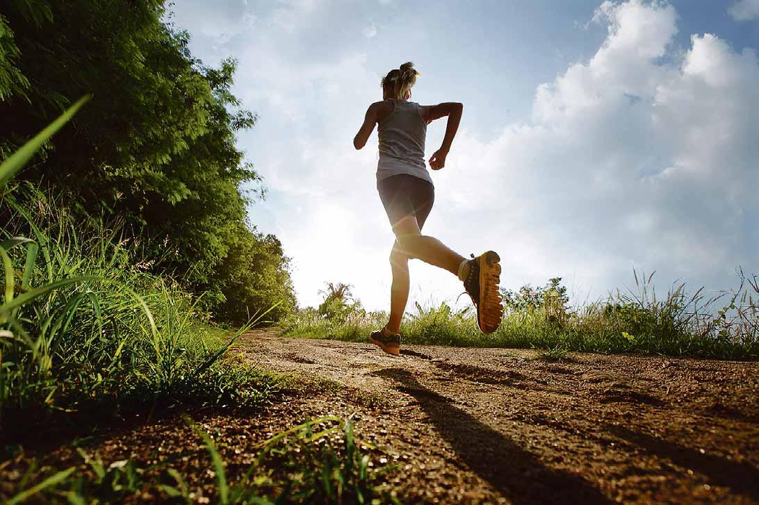 Beim Läuferknie treten die Schmerzen zunächst beim Joggen auf, später auch beim Gehen.Foto: stock.adobe.com Beim Läuferknie treten die Schmerzen zunächst beim Joggen auf, später auch beim Gehen.Foto: stock.adobe.com