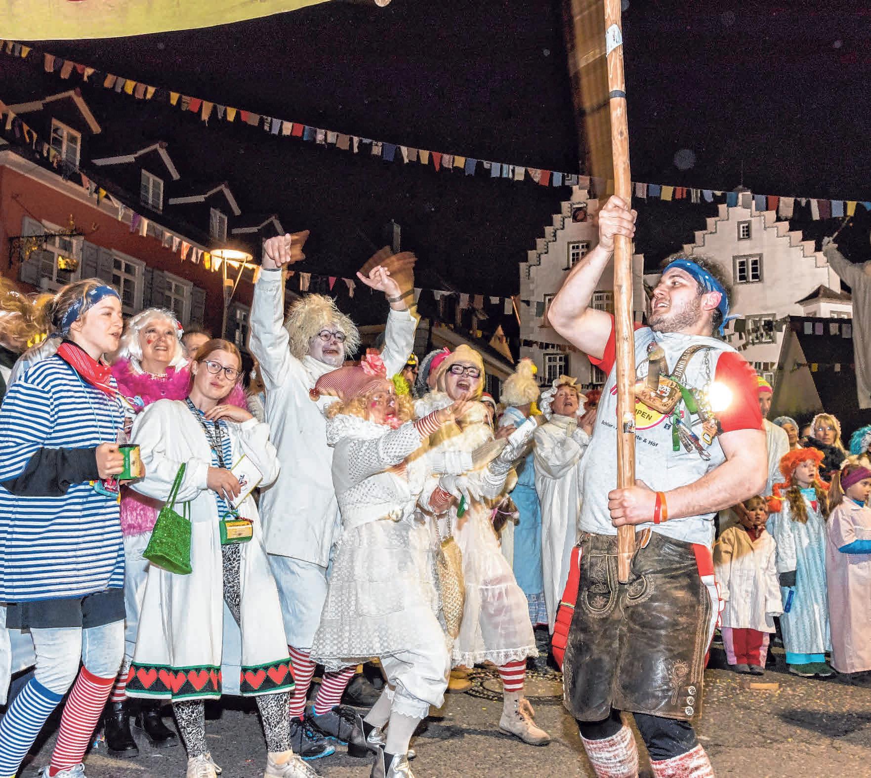 Beim Hemedglonker sind alle außer Rand und Band. Beim Hemedglonker sind alle außer Rand und Band.