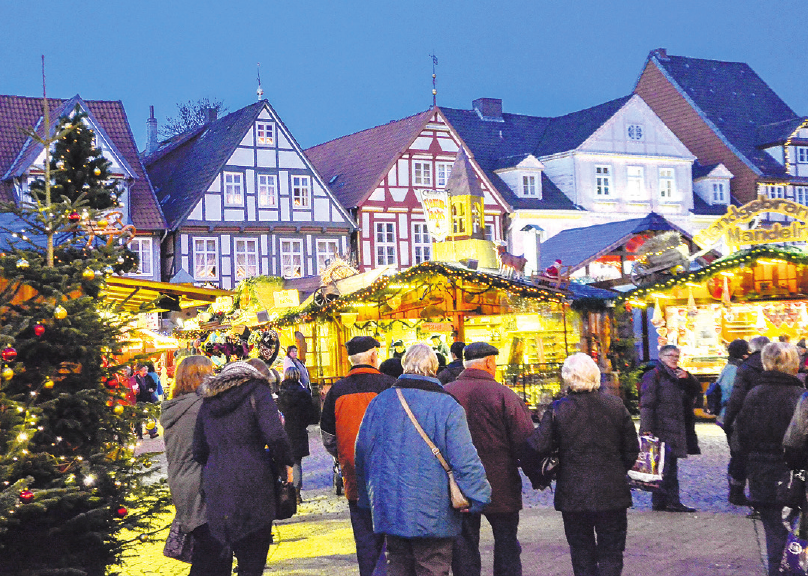Wenn es dunkel wird, entfaltet der Weihnachtsmarkt Celle noch einmal eine ganz besondere Atmosphäre. Foto: Archiv Wenn es dunkel wird, entfaltet der Weihnachtsmarkt Celle noch einmal eine ganz besondere Atmosphäre. Foto: Archiv