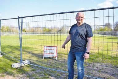 Freut sich schon auf das neue Trainingsgelände für die Fußballjugend: TVE-Vorsitzender Thorsten Binzer. FOTO: SCHENK Freut sich schon auf das neue Trainingsgelände für die Fußballjugend: TVE-Vorsitzender Thorsten Binzer. FOTO: SCHENK