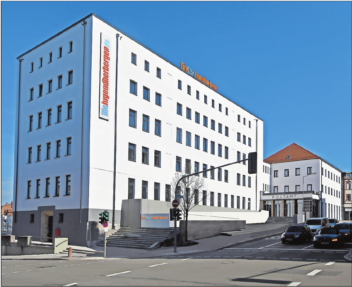 Der Schriftzug „Postamt“ ist geblieben. Ansonsten erinnert in dem Haus nur noch wenig an die früheren Zeiten, als hunderte Postler für die Abfertigung von Millionen Paketen und Briefen sorgten. Der Schriftzug „Postamt“ ist geblieben. Ansonsten erinnert in dem Haus nur noch wenig an die früheren Zeiten, als hunderte Postler für die Abfertigung von Millionen Paketen und Briefen sorgten.