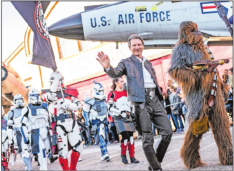 Toll kostümiert: Parade beim Sci-Fi-Treffen. Foto: Technik-Museum/frei Toll kostümiert: Parade beim Sci-Fi-Treffen. Foto: Technik-Museum/frei