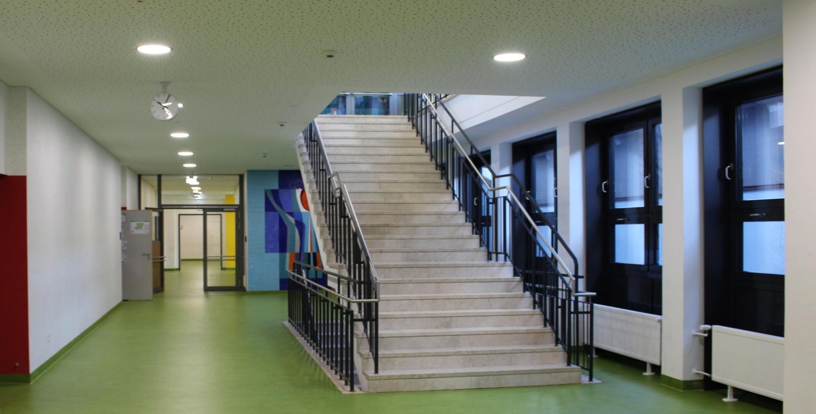 Neue Fenster, Böden und Möbel schaffen eine moderne, freundliche Atmosphäre im Gebäude. Fotos: Diaw Neue Fenster, Böden und Möbel schaffen eine moderne, freundliche Atmosphäre im Gebäude. Fotos: Diaw