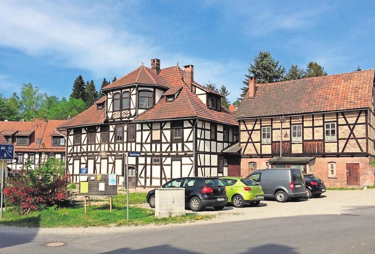 Im Mai 2016 zeigte sich die alte Mühle in Suhl-Neundorf noch mit Nebengelass. Im Mai 2016 zeigte sich die alte Mühle in Suhl-Neundorf noch mit Nebengelass.
