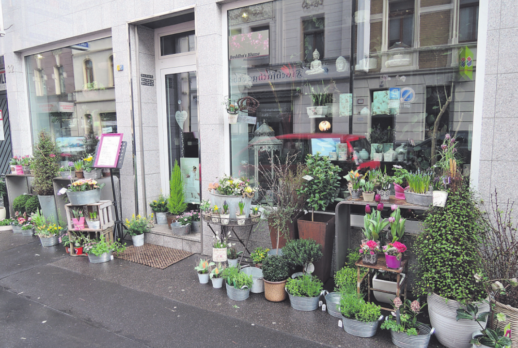 Selbst die Schaufenster sind individuell gestaltet Bild: Claudia Burger Selbst die Schaufenster sind individuell gestaltet Bild: Claudia Burger