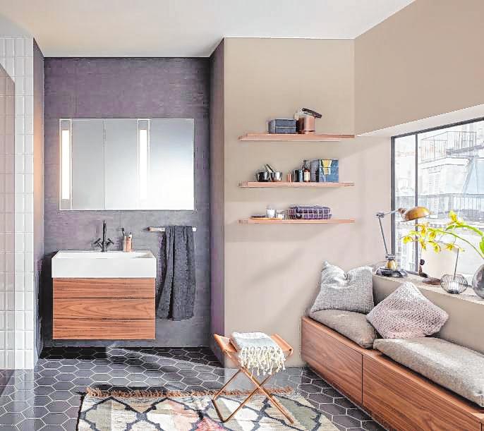 Sanftes Beige gibt dem Badezimmer eine gemütliche Wirkung. Sanftes Beige gibt dem Badezimmer eine gemütliche Wirkung.