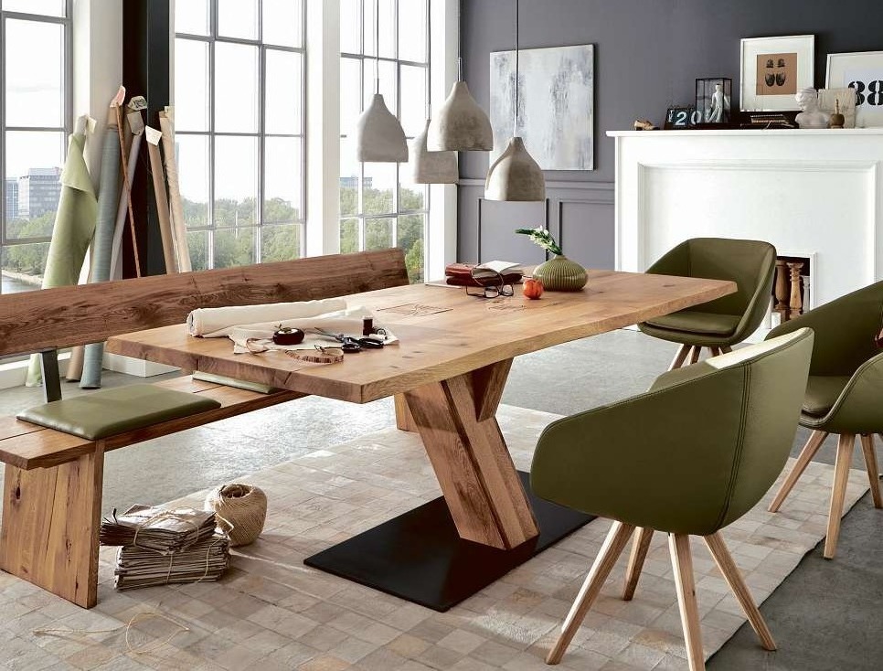 Möbel aus Massivholz überzeugen auf den ersten Blick: Ihre Maserung ist unverwechselbar und ein sinnliches Erlebnis in jeder Wohnung. Foto: IPM/Wimmer Wohnkollektionen