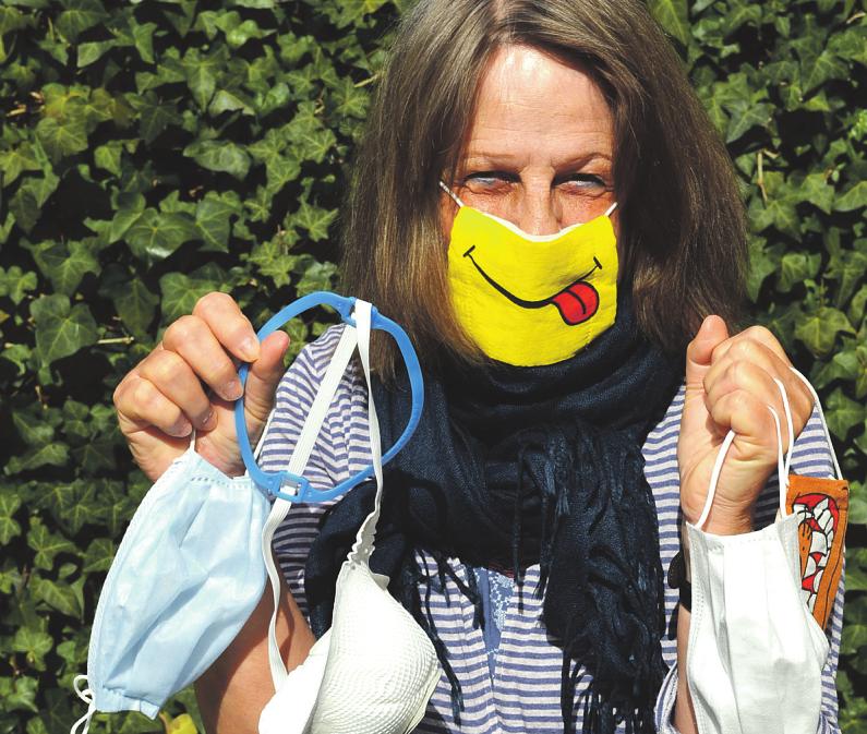 Dörte Hoffmann trägt hier eine lustige Maske aus Japan, ergänzt mit örtlichen Exemplaren für den Schutz vor Ansteckung mit Covid-19 Fotos: Dörte Hoffmann