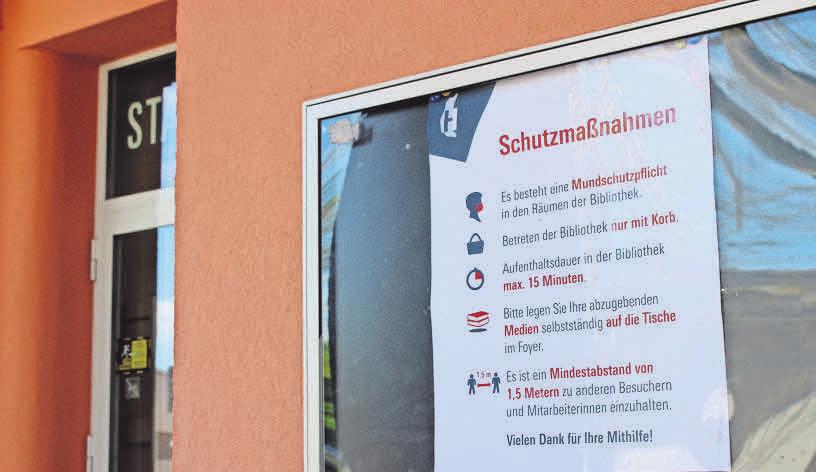 An der Stadtbibliothek Hennigsdorf sind die aktuellen Regeln gut sichtbar am Eingang angebracht. An der Stadtbibliothek Hennigsdorf sind die aktuellen Regeln gut sichtbar am Eingang angebracht.