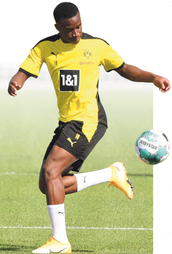 Jugend trifft auf Routine: Youssoufa Moukoko könnte der jüngste Bundesliga-Spieler der Geschichte werden. Jugend trifft auf Routine: Youssoufa Moukoko könnte der jüngste Bundesliga-Spieler der Geschichte werden.