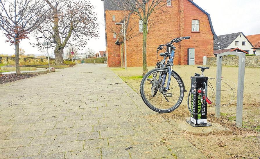 Fahrradreparaturstation im Emmerauenpark Lokales DeWeZet