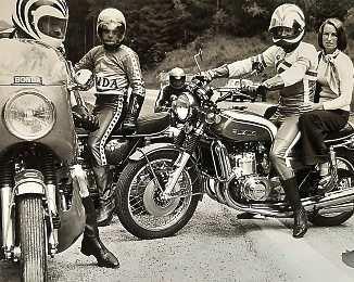 Dr. Günter Ahrer mit seiner Frau Helga auf einer Suzuki GT 750 Wasserbüffel. Foto: Privatarchiv Edi Kaniok Dr. Günter Ahrer mit seiner Frau Helga auf einer Suzuki GT 750 Wasserbüffel. Foto: Privatarchiv Edi Kaniok