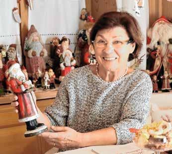Erika Schafroth sammelt Nikoläuse aus Leidenschaft. Sie besitzt inzwischen rund 1 000 Figuren, darunter auch viele Engelchen und Nussknacker.