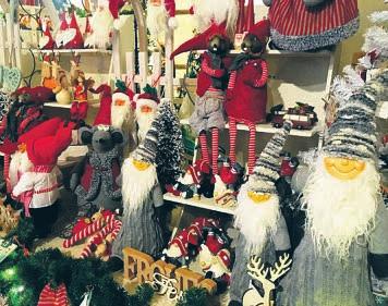 Liebevoll ausgesuchte Weihnachtsaccessoires auf dem Erdbeerhof Glantz Foto: pr