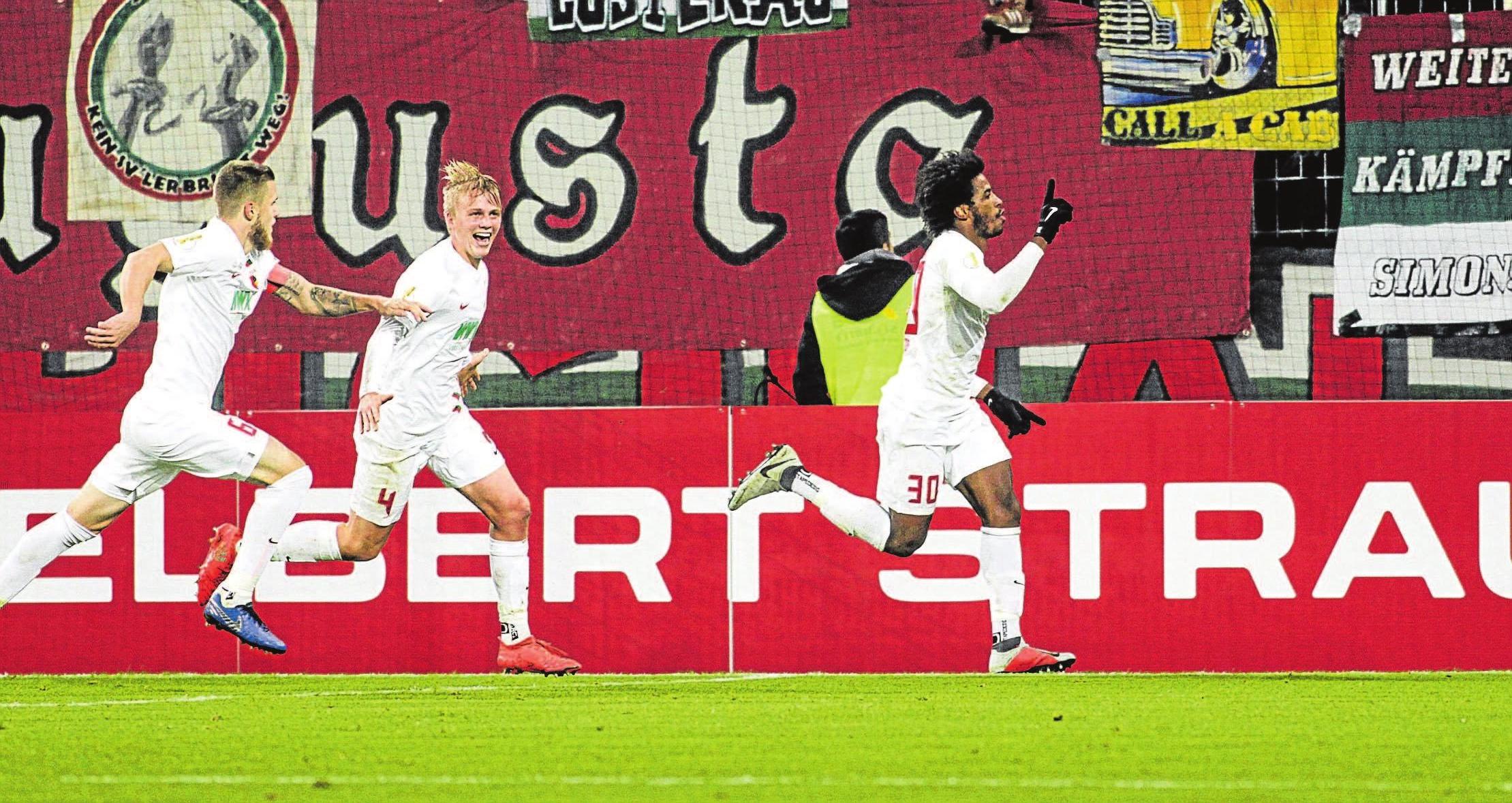 Beim 3:2 Erfolg im DFB-Pokal gegen Mainz 05 war die Welt des FCA noch in Ordnung. Fotos: Alexander Heinle Beim 3:2 Erfolg im DFB-Pokal gegen Mainz 05 war die Welt des FCA noch in Ordnung. Fotos: Alexander Heinle