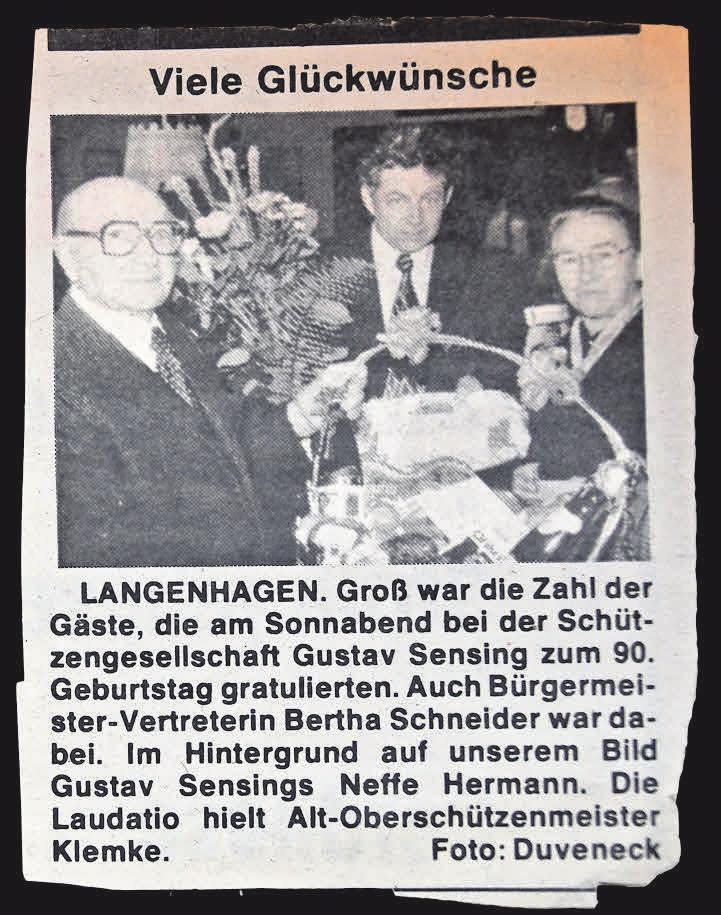 90. Geburtstag: Neben Firmengründer Gustav Sensing steht Neffe und Nachfolger Hermann Sensing junior. 90. Geburtstag: Neben Firmengründer Gustav Sensing steht Neffe und Nachfolger Hermann Sensing junior.