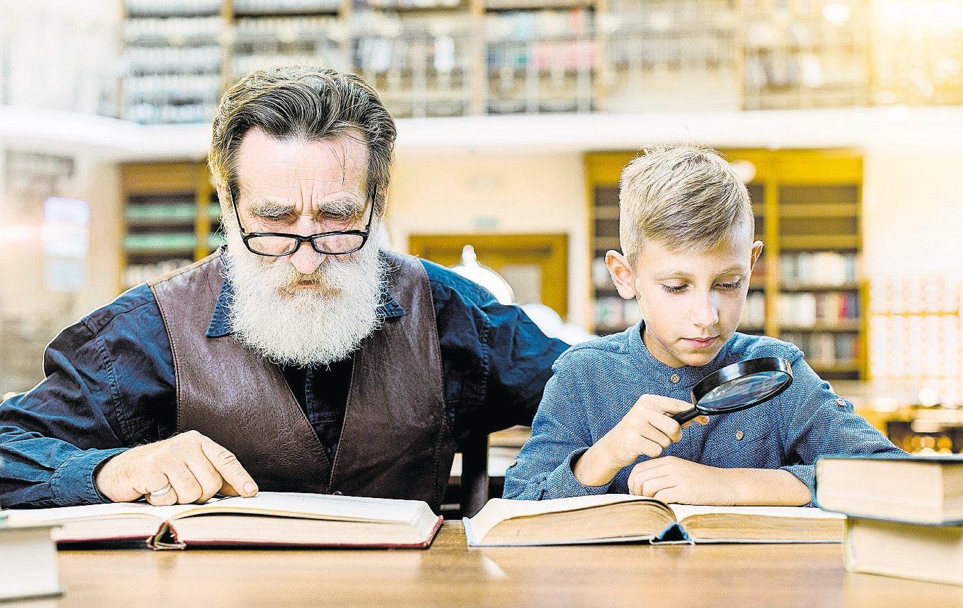 Egal, ob jung oder älter: Sich ein Leben lang neues Wissen anzueignen, macht Freude. Bild: Shutterstock
